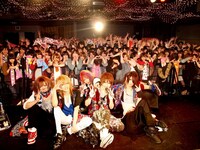 ワンマンツアー「once live too meaning」札幌公演の様子。