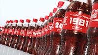 コカ・コーラ「Share a Coke and a Song」キャンペーンCMの1シーン。