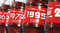コカ・コーラ「Share a Coke and a Song」キャンペーンCMの1シーン。