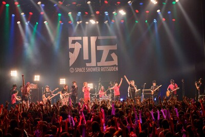 3月9日に東京・赤坂BLITZで行われた「スペースシャワー列伝 JAPAN TOUR 2013」最終公演の模様。（Photo by 古溪一道）