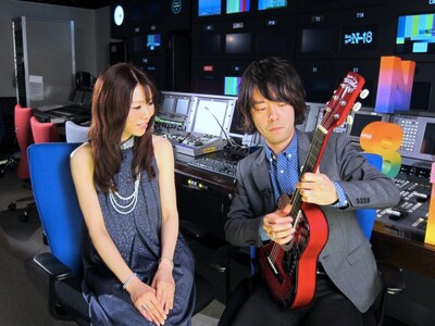 トーク中の村田陽子と和田唱（TRICERATOPS）。