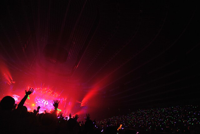 「ももいろクローバーZ JAPAN TOUR 2013『5TH DIMENSION』」初日の様子。