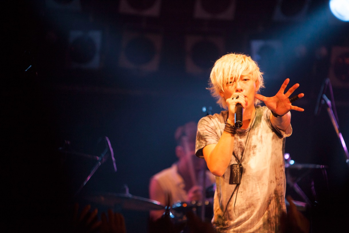 IKE（Vo / 写真は「SPYAIR TOUR 2013 サクラミツツキ」初日の様子）