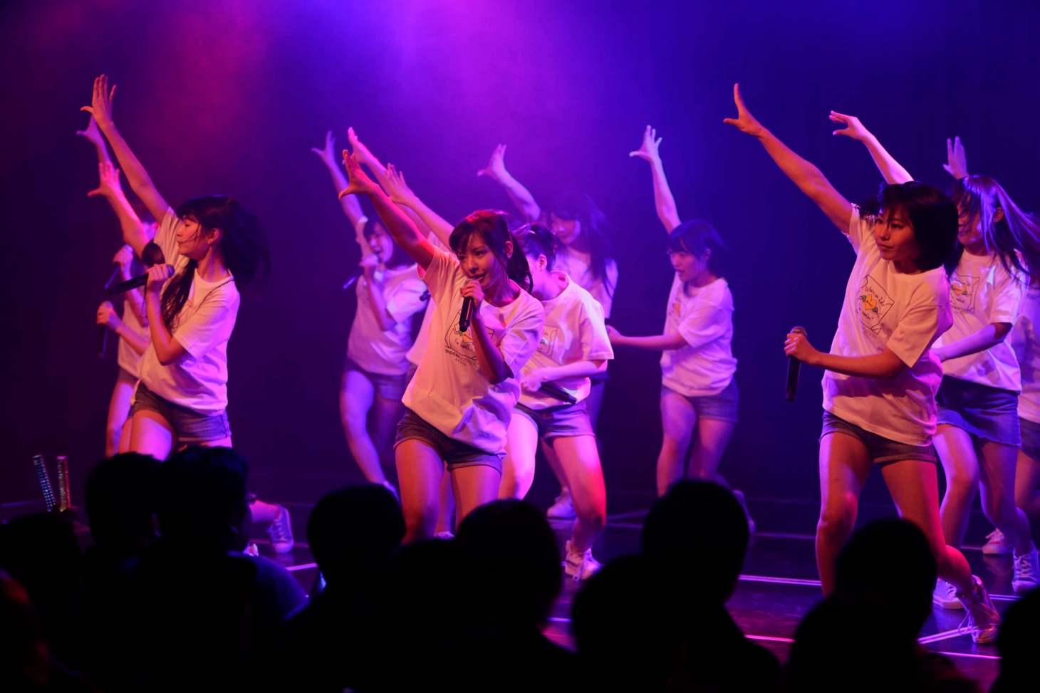 NMB48劇場の東日本大震災復興支援特別公演の様子。(C)AKS