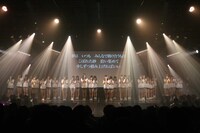 HKT48劇場の東日本大震災復興支援特別公演の様子。(C)AKS