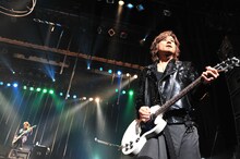 「TOUR 2013 COSMIC DREAMER Extra～WE LOVE ALL!」でのBUCK-TICK。（Photo：MASA）