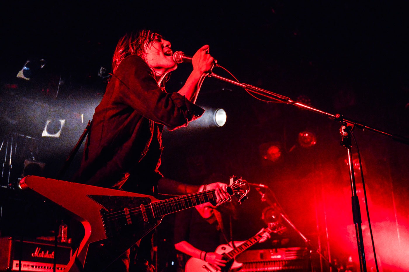 3月9日に東京・渋谷CLUB QUATTROで行われた「Tour2013 "Tremolo"」ファイナル公演の模様。