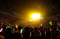 写真は「ももいろクローバーZ JAPAN TOUR 2013『5TH DIMENSION』」初日アンコールの様子。