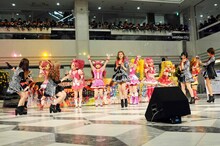 プリキュアたちを呼び込むBerryz工房。