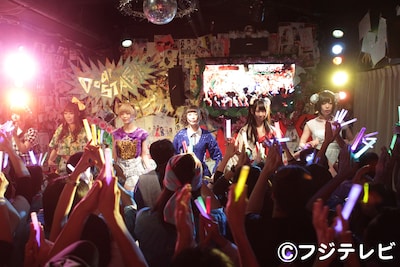 フジテレビ系「最高の離婚」第10話より。でんぱ組.incのライブシーン。