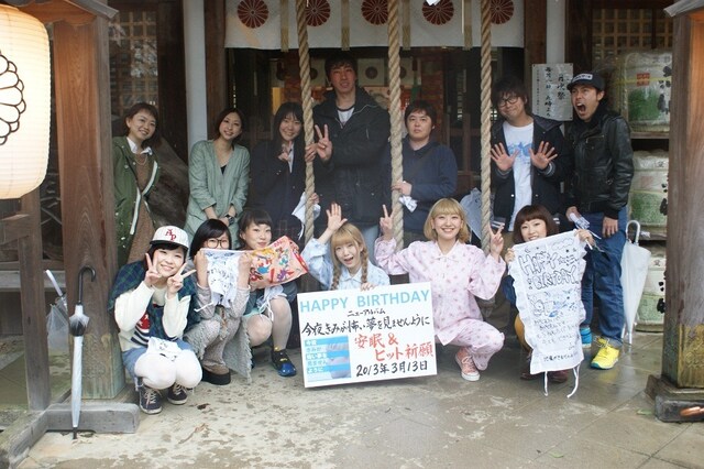 日根神社で行われた「今夜きみが怖い夢を見ませんように」レコ発イベントの様子。