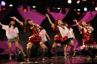 新メンバーとともに「ぽいぽいぽいぽぽいぽいぽぴー」。