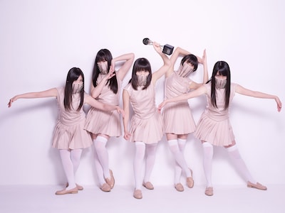 スペースシャワーTV主催の「SPACE SHOWER MUSIC VIDEO AWARDS」で特別賞を授賞した際のももいろクローバーZ。（撮影：上飯坂一）