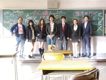 高橋優（写真中央）と「みんな！エスパーだよ！」メインキャスト。