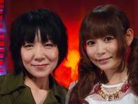 写真左から山下久美子、中川翔子。