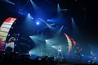 UVERworld（3月14日の横浜アリーナ公演の様子）