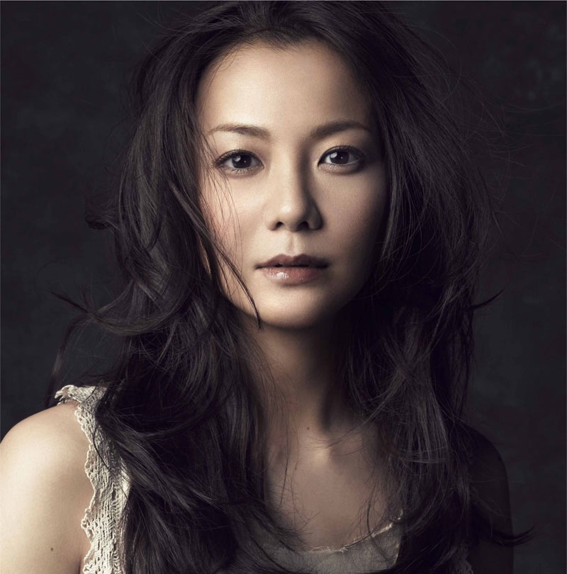 華原朋美「夢やぶれて ‐I DREAMED A DREAM‐」初回限定盤ジャケット