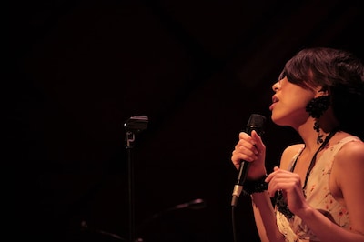 「笹川美和 TOUR 2013 都会の灯」東京公演での笹川美和。