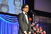 江並直美賞（新人賞）受賞の喜びを語る真鍋大度。