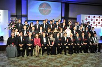 「デジタル・コンテンツ・オブ・ジ・イヤー'12 / 第18回AMDアワード」出席者たちによる記念撮影会の様子。