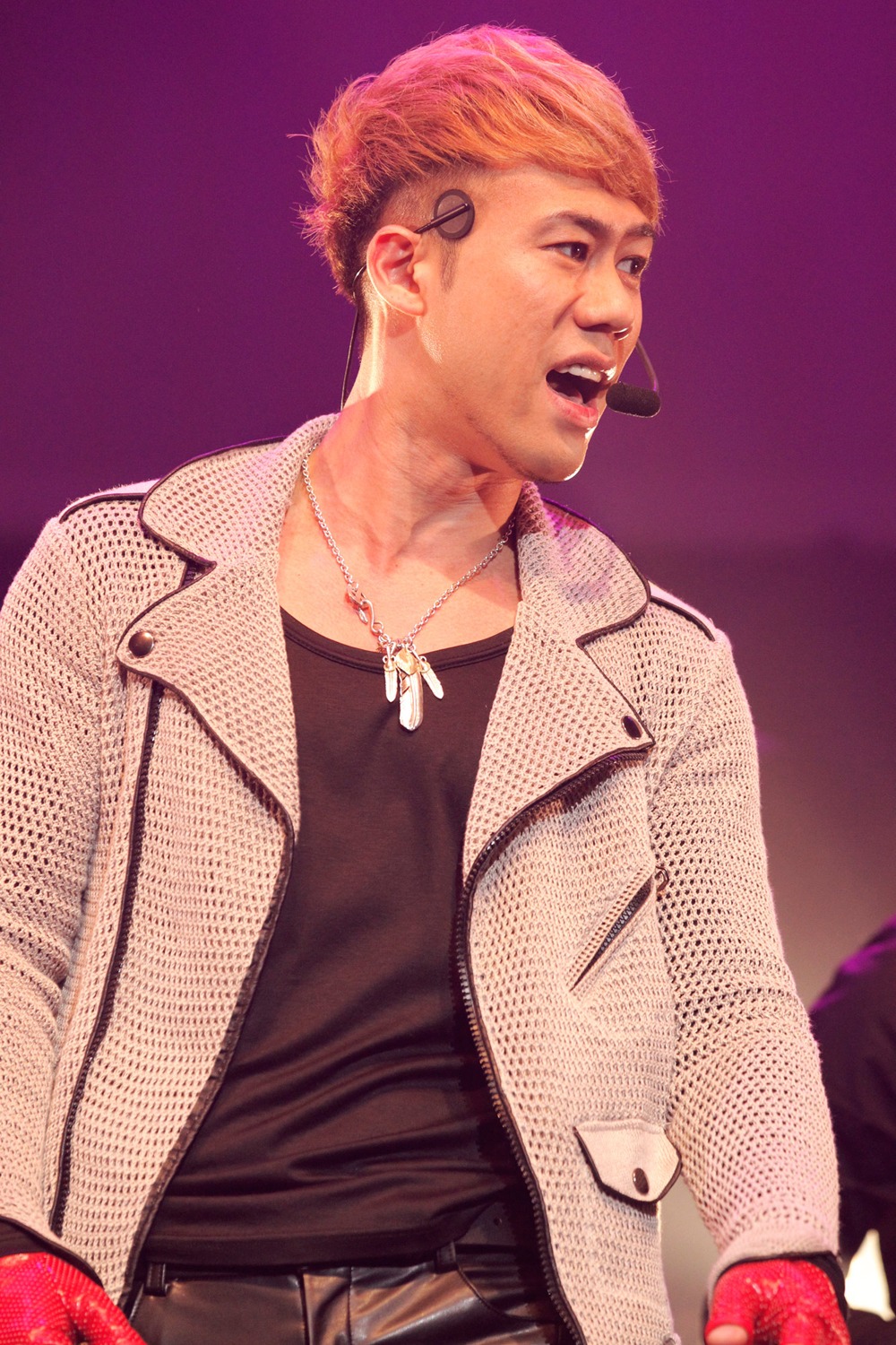 川畑要（写真は「TSUTAYA presents 2012 WINTER CAMPAIGN T-GROOOVEオリジナルライブin TOKYO」出演時の様子）