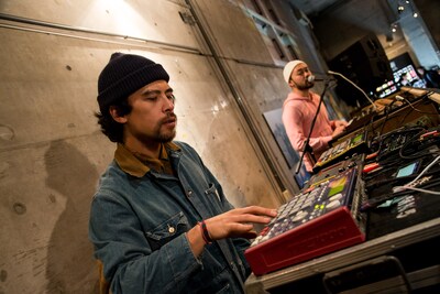 「SECRET SESSION」の様子。ONRA（手前）とSAUCE81（奥）。