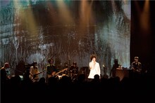 3月にイギリス・ロンドンのO2 Shepherd's Bush Empireで行われたillionライブの模様。（撮影：永戸鉄也）