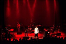 3月にイギリス・ロンドンのO2 Shepherd's Bush Empireで行われたillionライブの模様。（撮影：永戸鉄也）