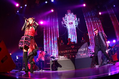 m.o.v.eラストライブ「m.o.v.e The Last Show ～Champagne Fight～」の模様。