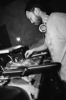 77Karat Goldとしてアルバムに参加しているsauce81。