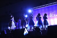 「君の名は希望」を披露する乃木坂46。