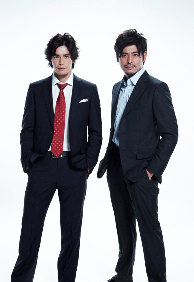 テレビ朝日系ドラマ「ダブルス~二人の刑事」にダブル主演する伊藤英明(写真左)と坂口憲二(右)。