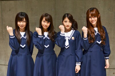 初の冠ラジオ番組を喜ぶ乃木坂46のメンバー。左から斉藤優里、桜井玲香、若月佑美、松村沙友理。