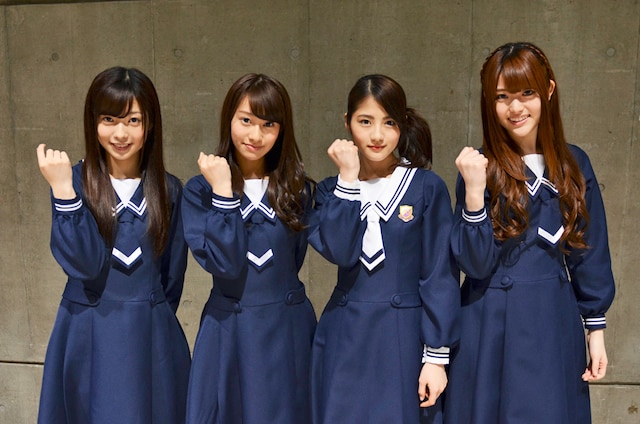 初の冠ラジオ番組を喜ぶ乃木坂46のメンバー。左から斉藤優里、桜井玲香、若月佑美、松村沙友理。