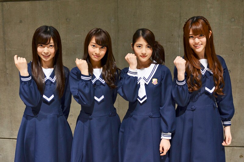 初の冠ラジオ番組を喜ぶ乃木坂46のメンバー。左から斉藤優里、桜井玲香、若月佑美、松村沙友理。