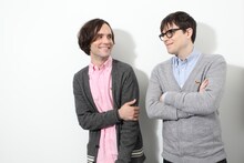 左からスコット・マーフィー、リバース・クオモ。