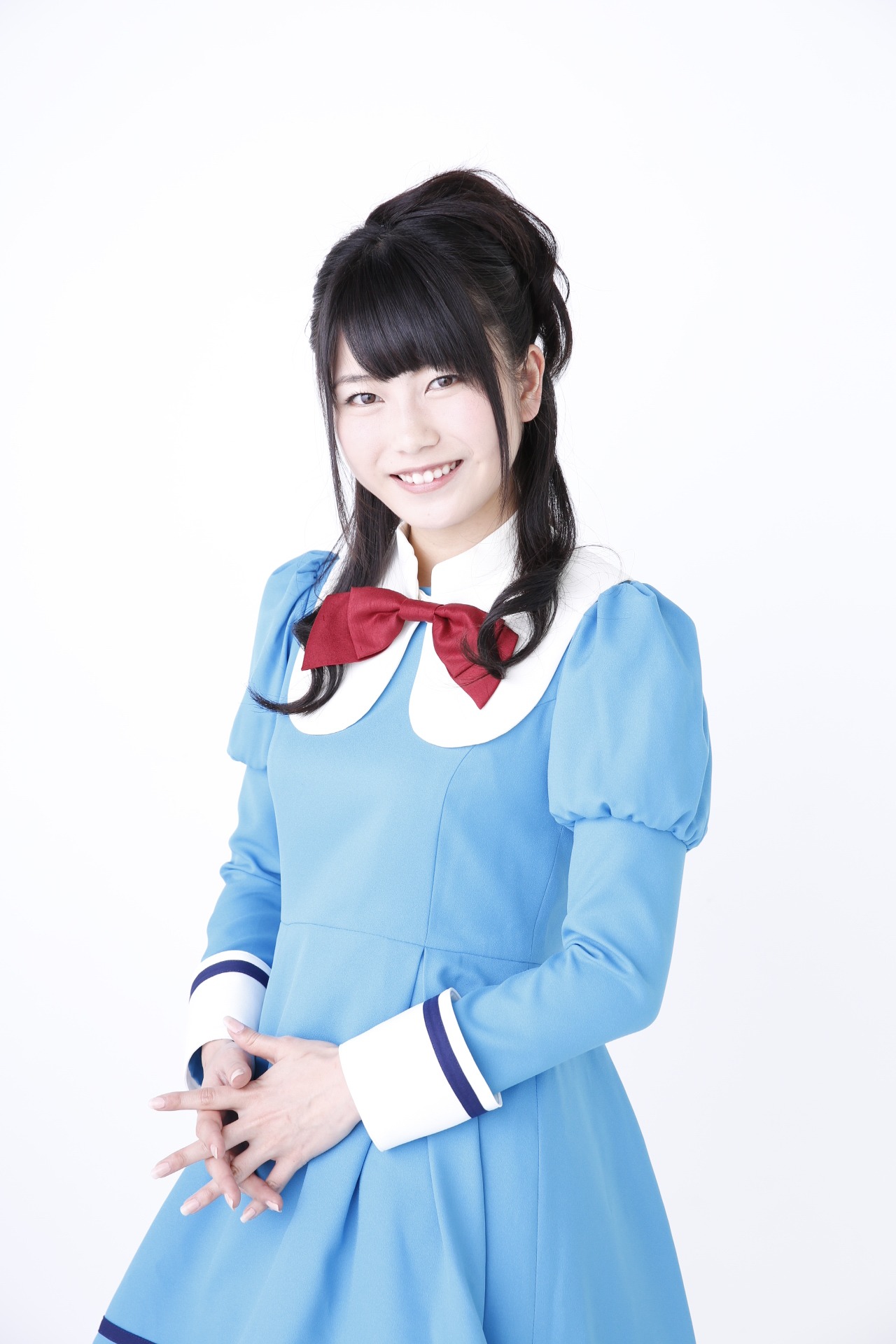 「NMB48 げいにん！！2」の衣装を着た横山由依。