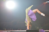 ロンダートを披露する伊藤寧々（乃木坂46）。