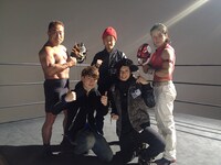 「ONE DAY」PV出演者。左から角田信朗、UNIST、聖闘士凛音。