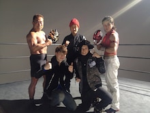 「ONE DAY」PV出演者。左から角田信朗、UNIST、聖闘士凛音。