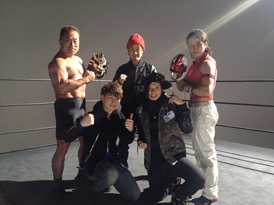 「ONE DAY」PV出演者。左から角田信朗、UNIST、聖闘士凛音。