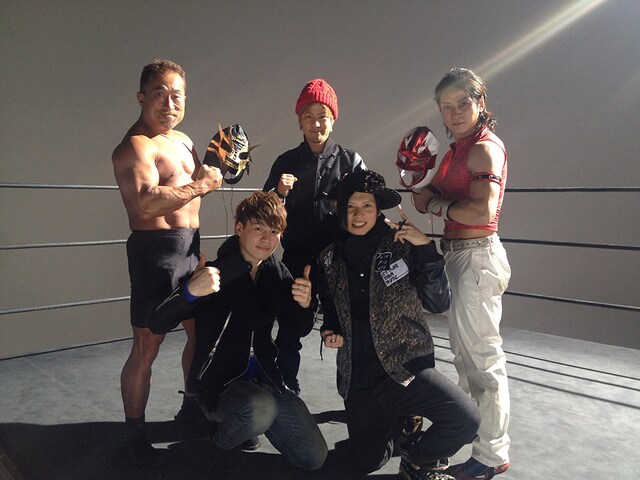 「ONE DAY」PV出演者。左から角田信朗、UNIST、聖闘士凛音。