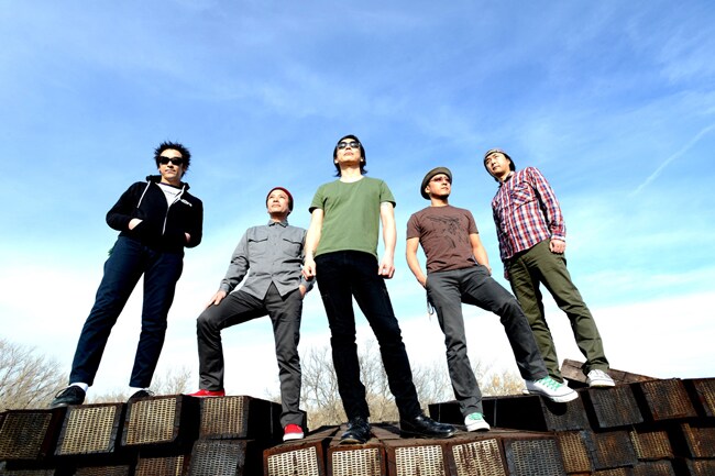 KEMURIは4月10日に、昨年の再結成ツアーを映像化したDVD「TOUR 2012 ～REUNION～」をリリースする。