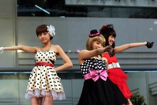 東京・池袋サンシャインシティでフリーライブを行ったMスリー。