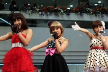 東京・池袋サンシャインシティでフリーライブを行ったMスリー。