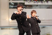 学ランに着替えたMスリー。