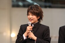 学ランに着替えたMスリー。