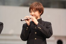 学ランに着替えたMスリー。