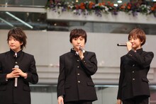 学ランに着替えたMスリー。