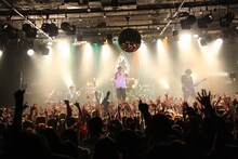 「OBLIVION DUST LIVE TOUR 2013『Spirit Seeds』」東京公演の様子（Photo by JOHN CHEESEBURGER）。
